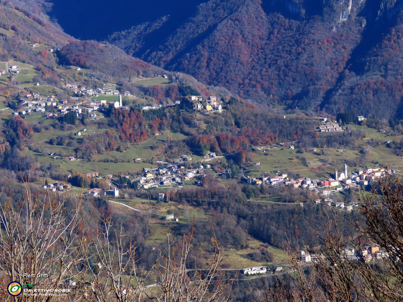 28 Dallo Zuc de Valmana zoom sulla Val Taleggio con Sottochiesa e Pizzino.JPG